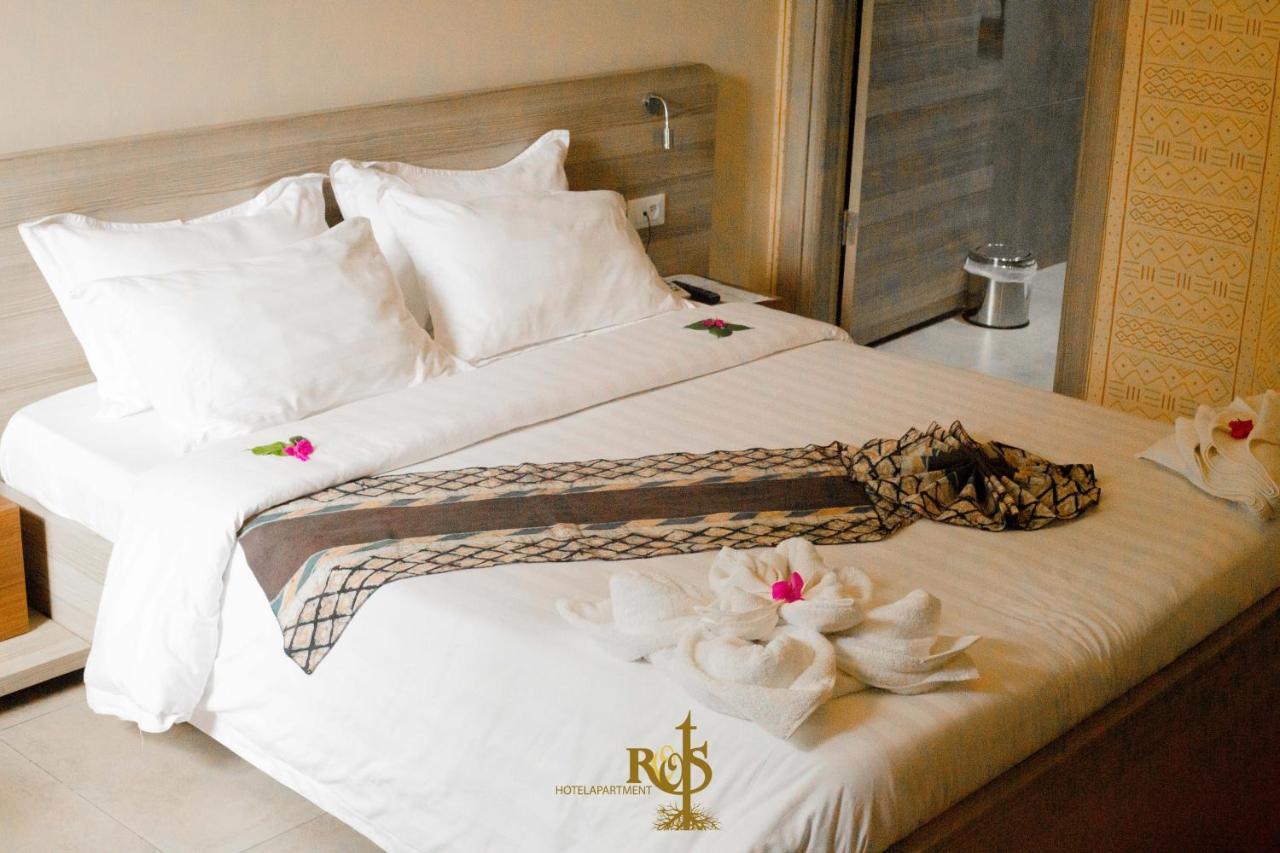 Roots Hotel Apartments Абиджан Экстерьер фото
