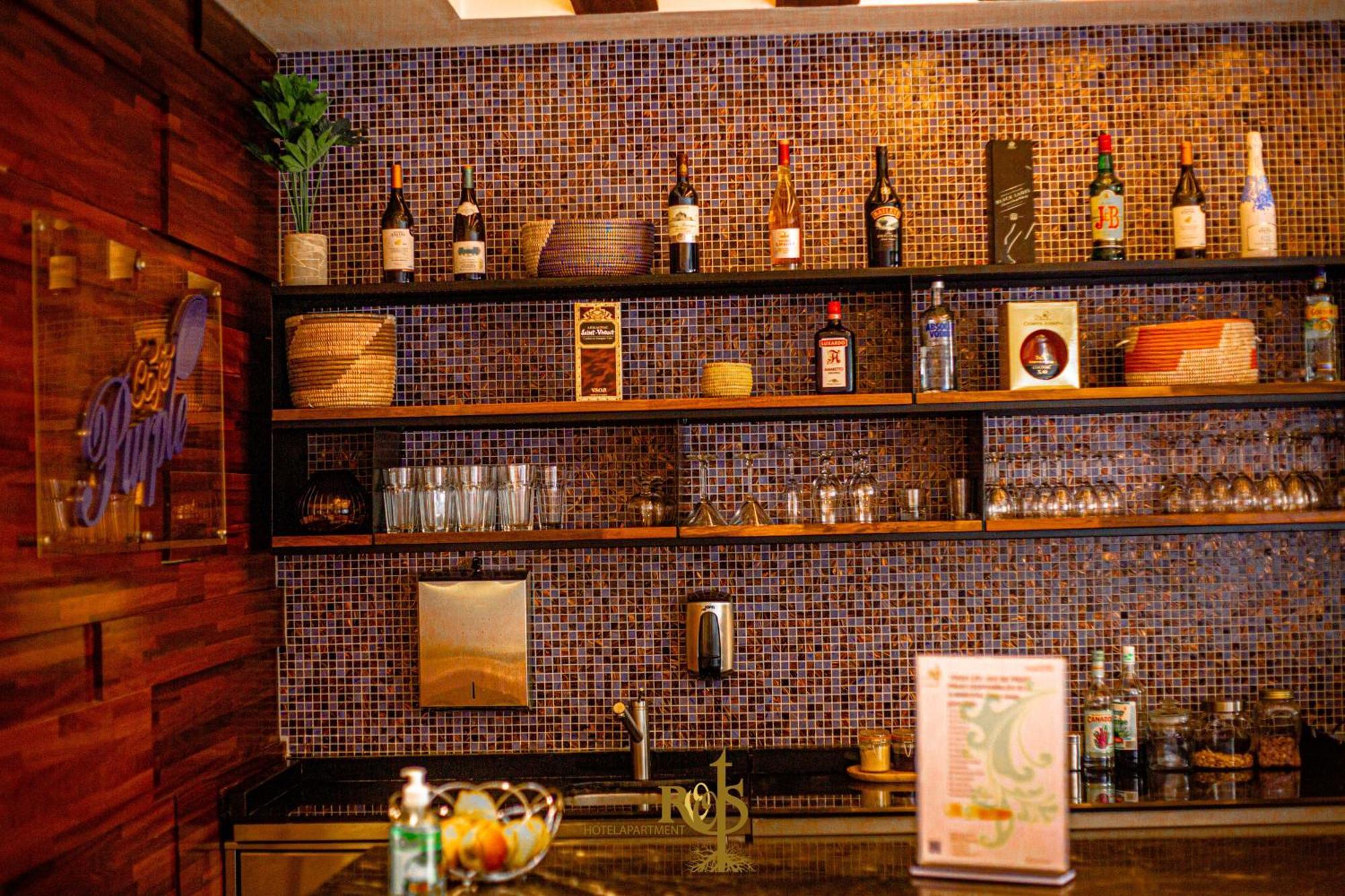 Roots Hotel Apartments Абиджан Экстерьер фото