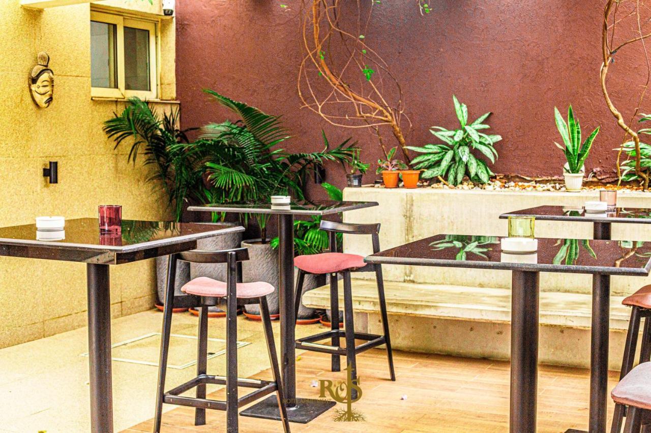 Roots Hotel Apartments Абиджан Экстерьер фото