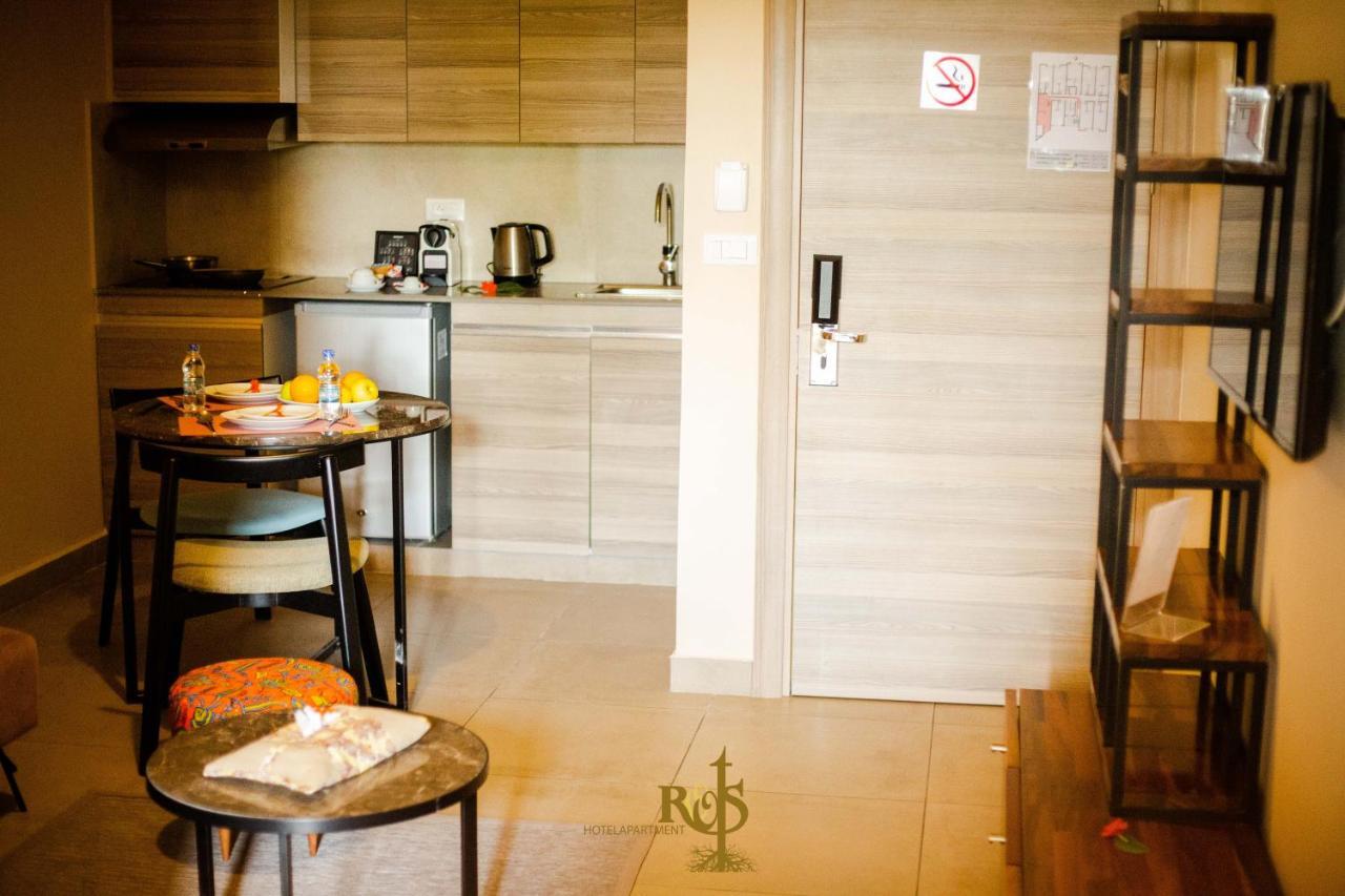 Roots Hotel Apartments Абиджан Экстерьер фото
