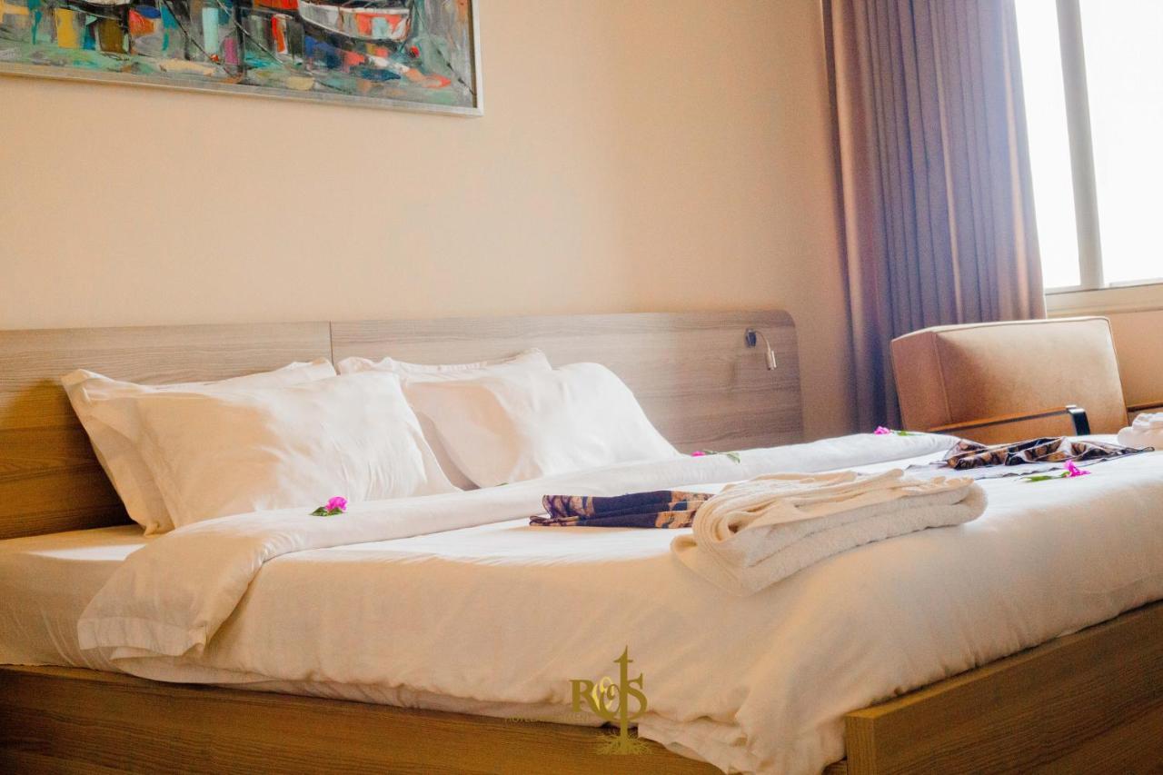 Roots Hotel Apartments Абиджан Экстерьер фото