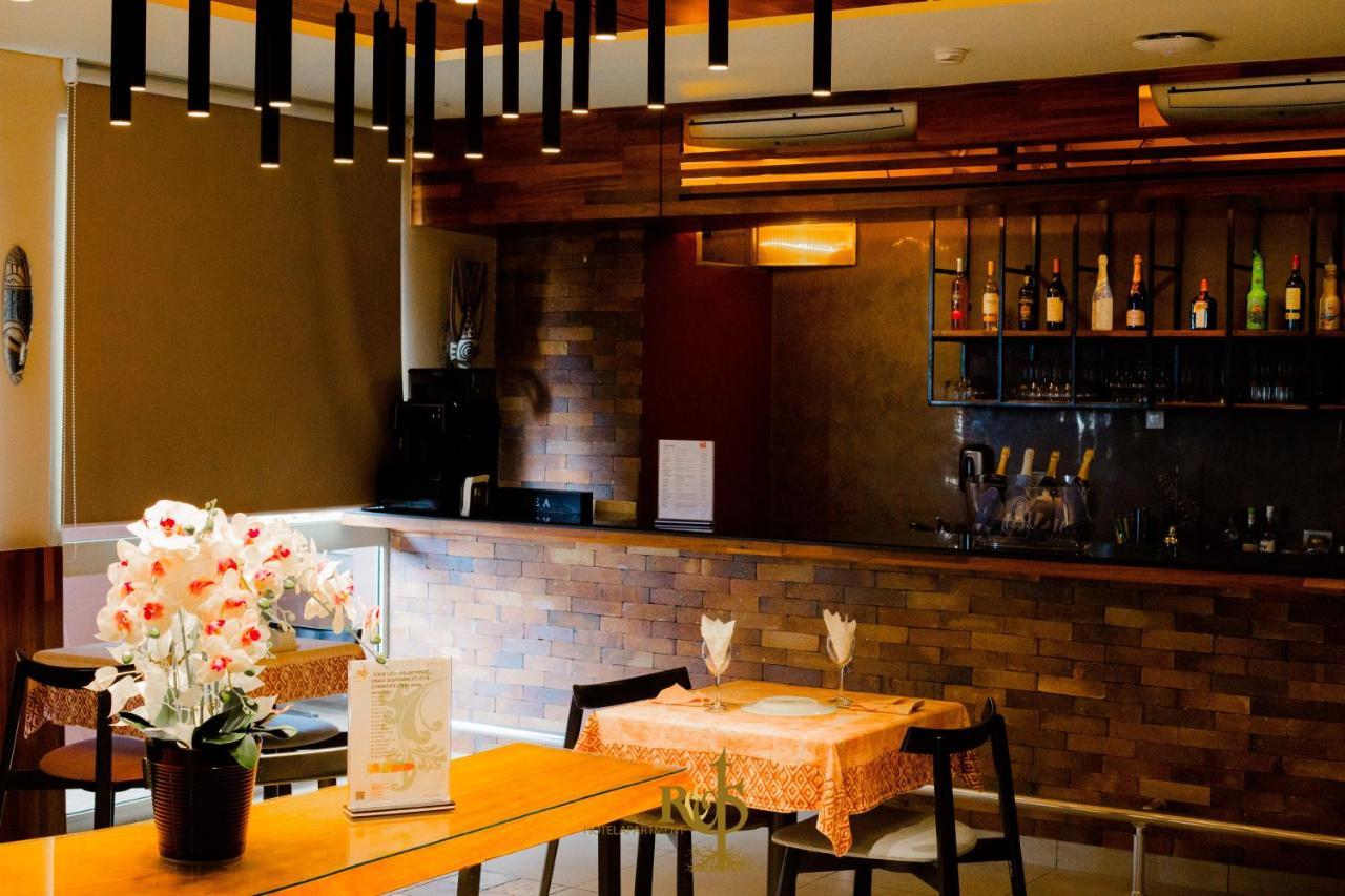 Roots Hotel Apartments Абиджан Экстерьер фото