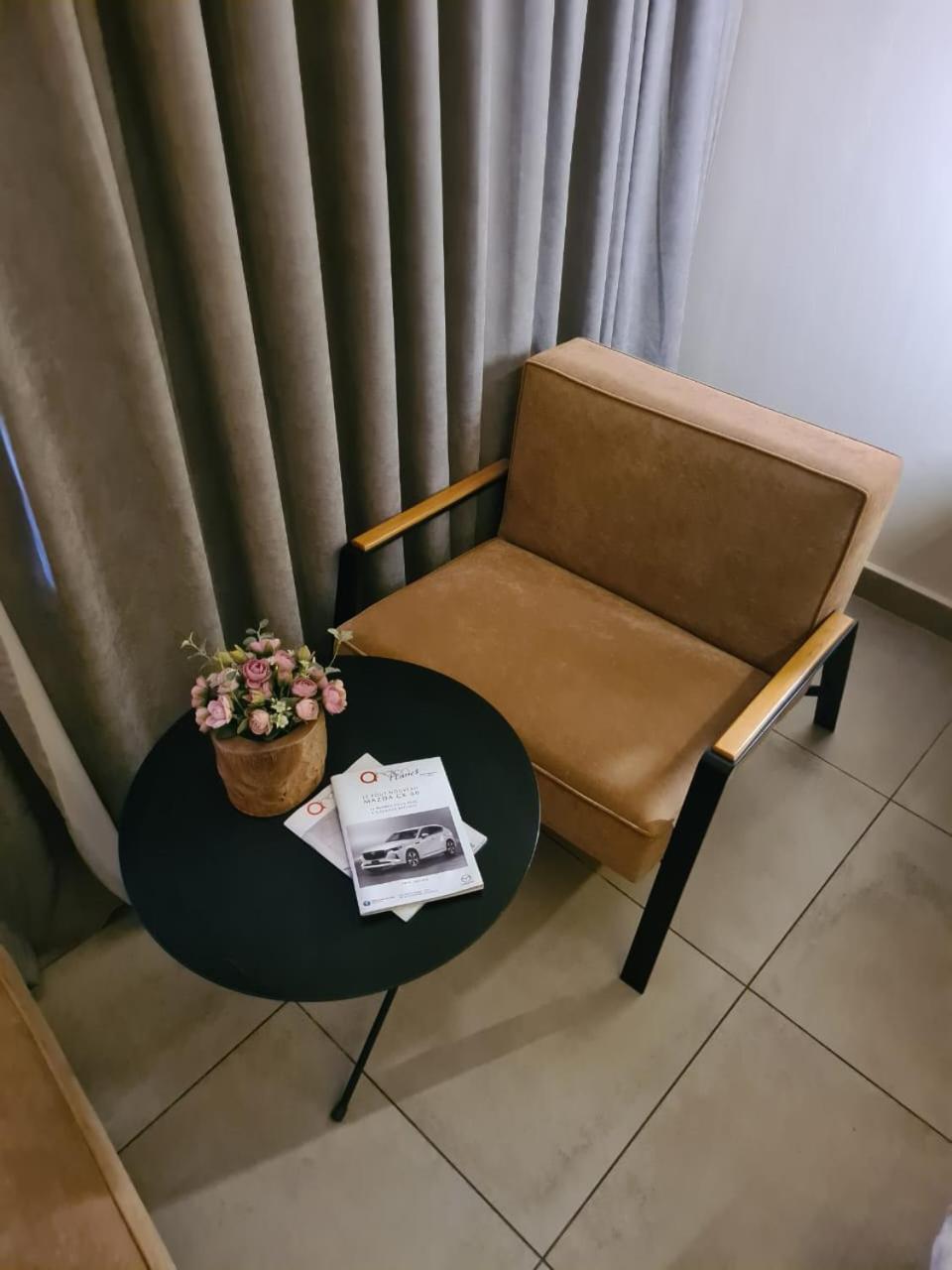 Roots Hotel Apartments Абиджан Экстерьер фото
