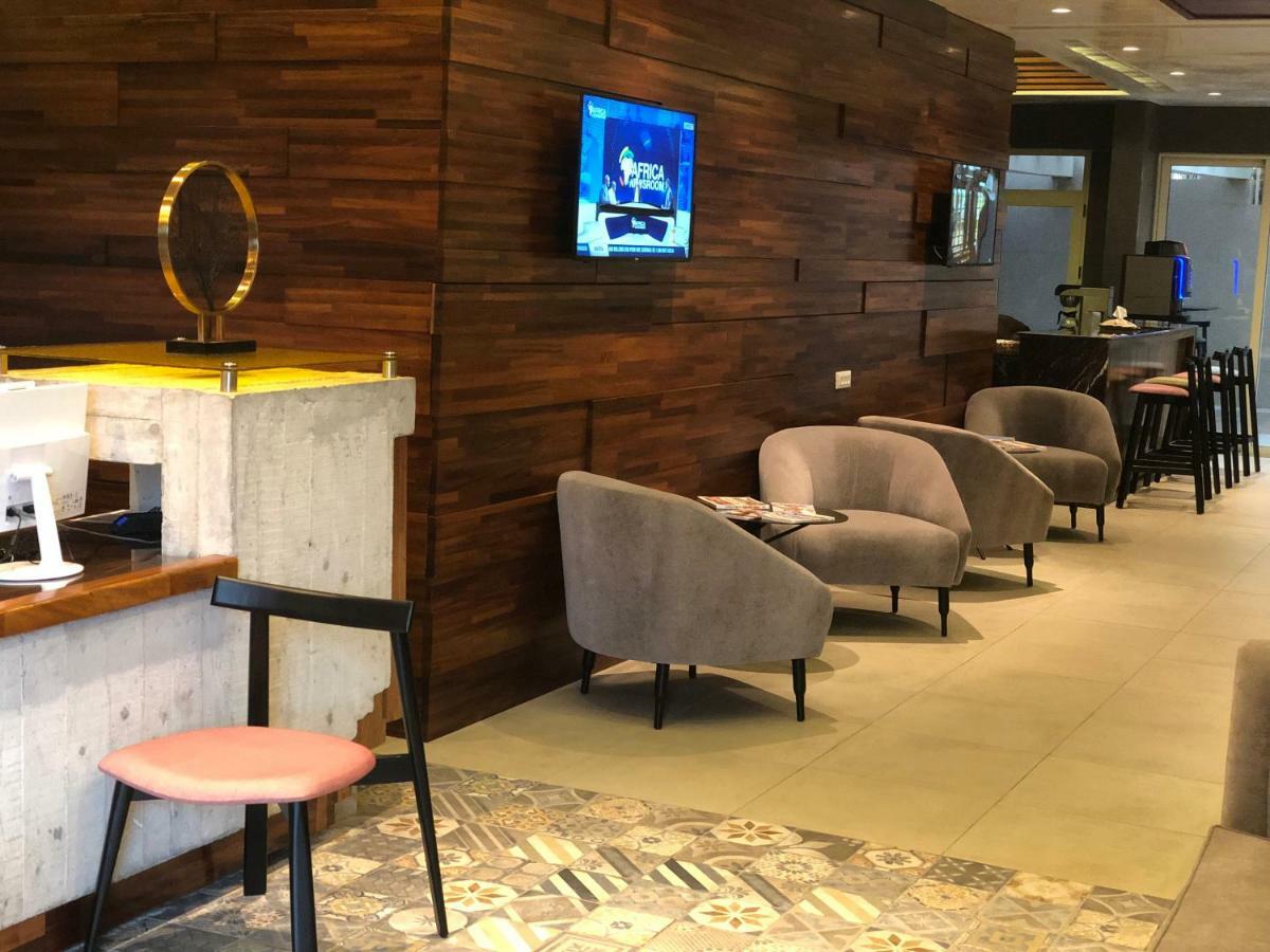 Roots Hotel Apartments Абиджан Экстерьер фото