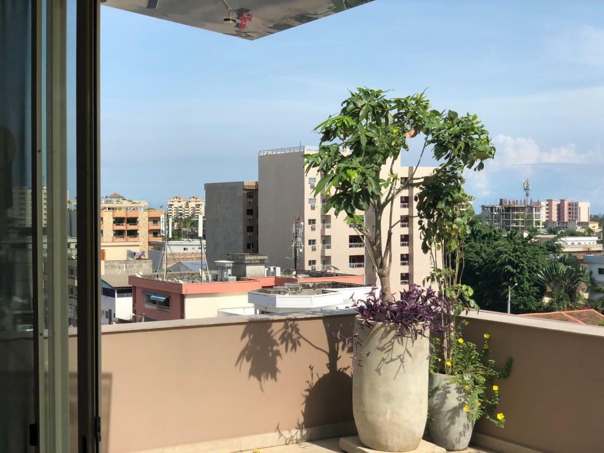 Roots Hotel Apartments Абиджан Экстерьер фото