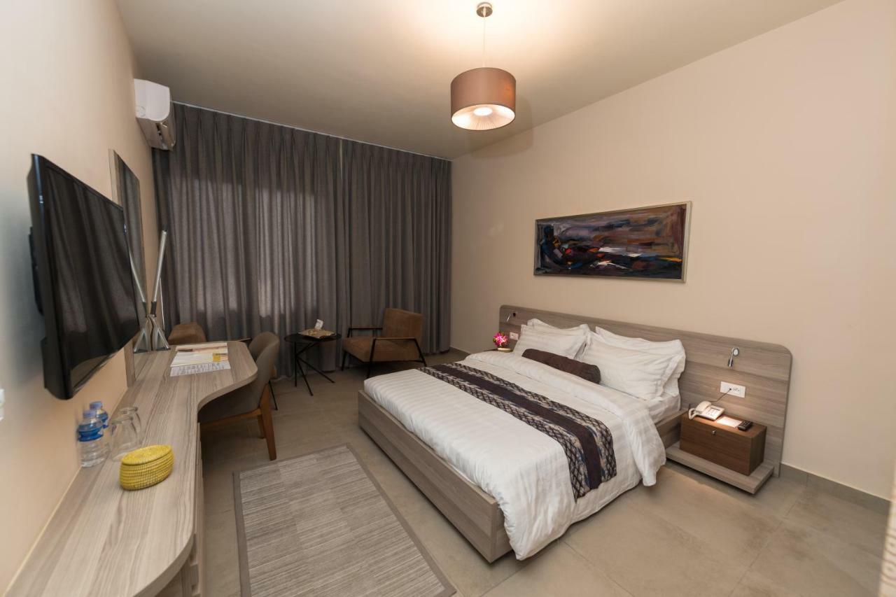 Roots Hotel Apartments Абиджан Экстерьер фото
