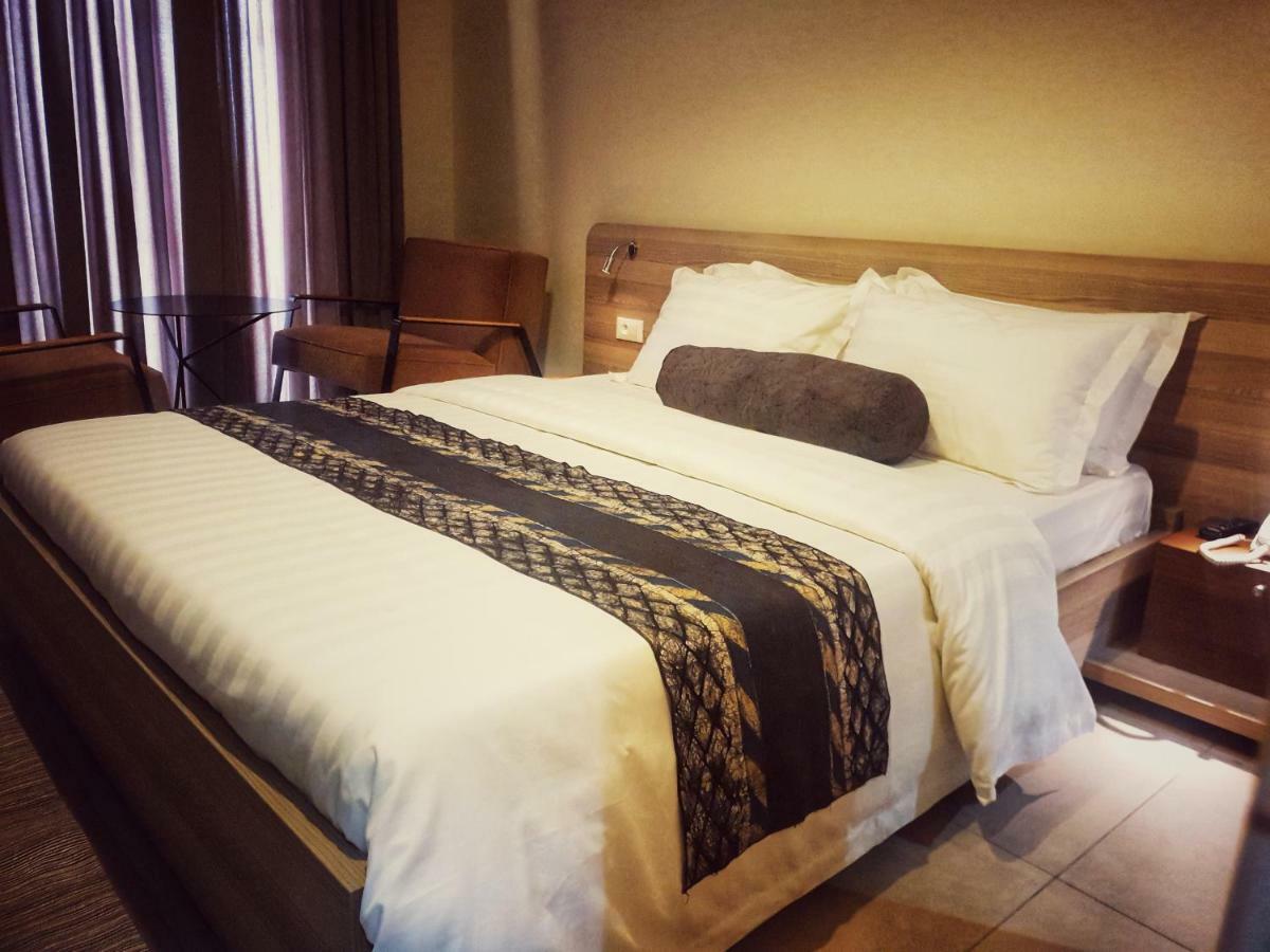 Roots Hotel Apartments Абиджан Экстерьер фото